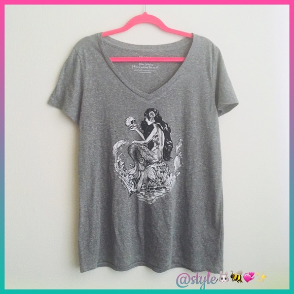 Torrid Tops - Torrid NWOT Mermaid Graphic V-Neck Tee 0